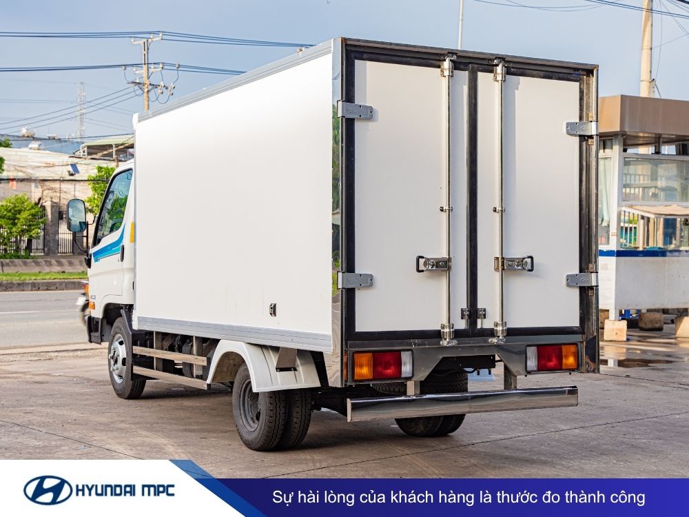 Giá xe tải Hyundai Mighty N250SL thùng kín composite 2T - 2.5T